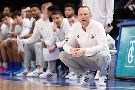 Drake Basketball Coach: Strategies, Career Highlights & Team Impact